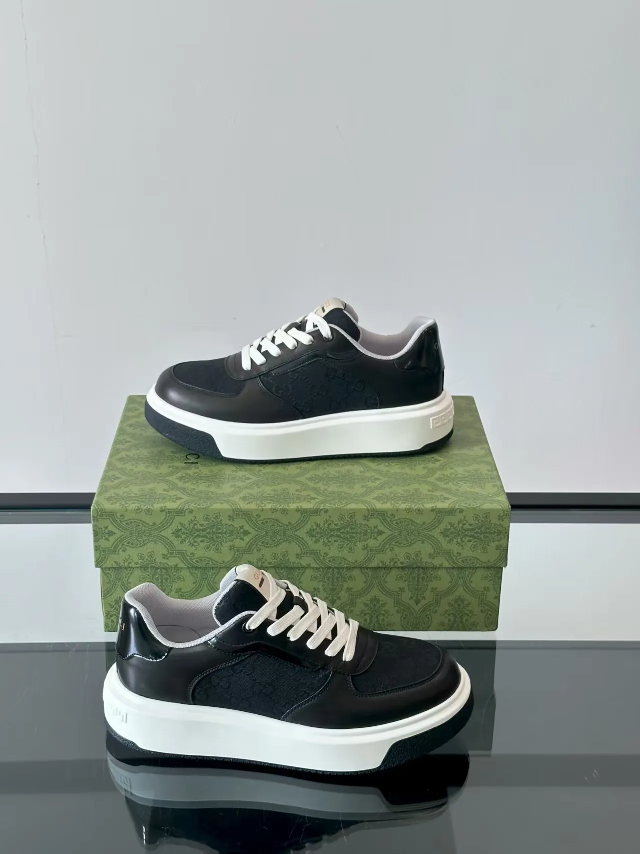 Factory price: 480💰New men's shoes GUCCI [Lightning] latest shoes shipped. Original quality, fashionable, special materials, sheepskin lining, new packaging. The foot feels super comfortable and the workmanship is impeccable. Size: 38-44, customized 45
